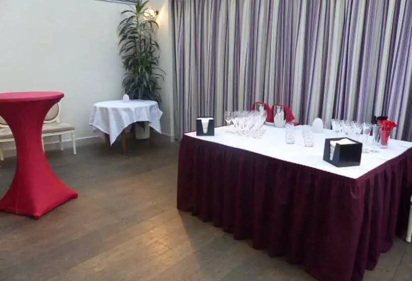 Hotelli Logis Hôtel Restaurant Le Fruitier