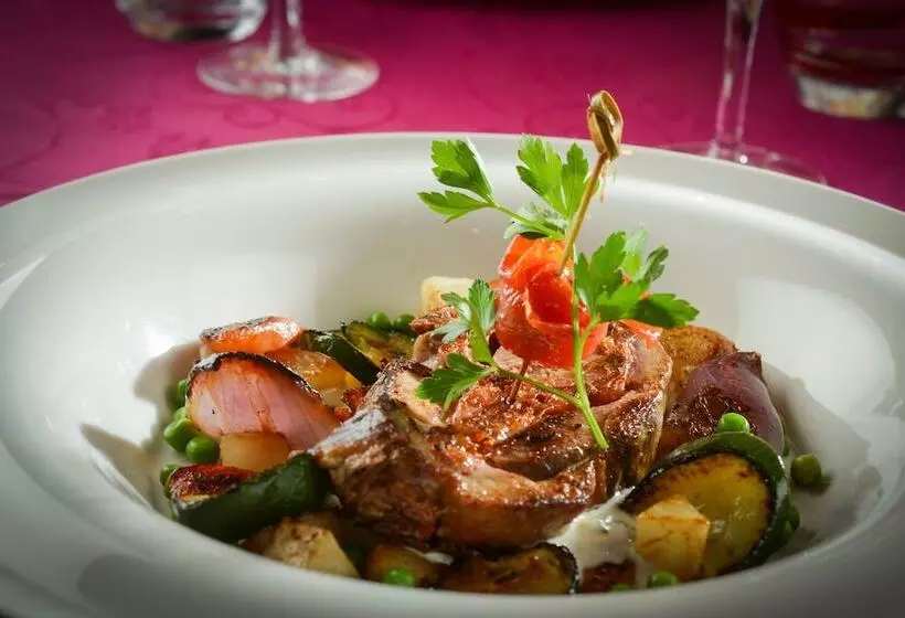 Hotelli Logis Hôtel Restaurant Le Fruitier