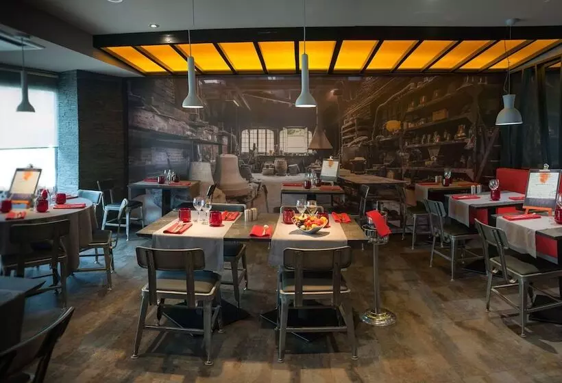 Hotelli Logis Hôtel Restaurant Le Fruitier