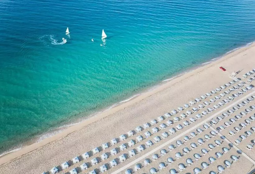 Hotelli Serenè Resort