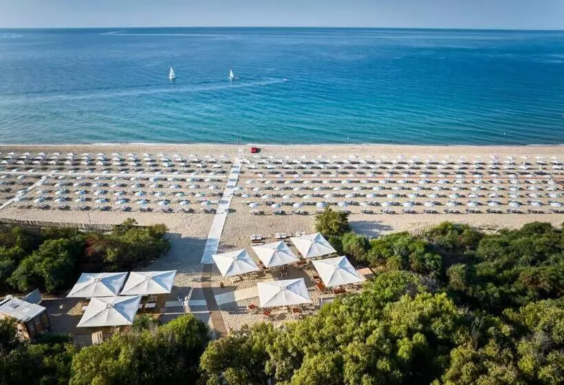 Hotelli Serenè Resort