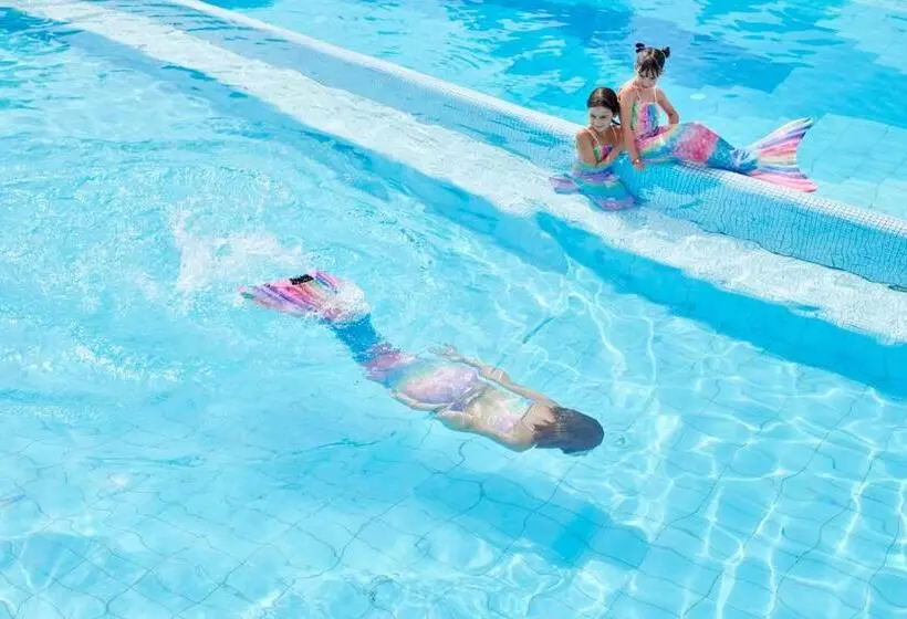 Hotelli Serenè Resort