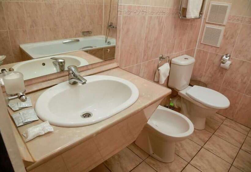 בית מלון כפרי Tau Tash