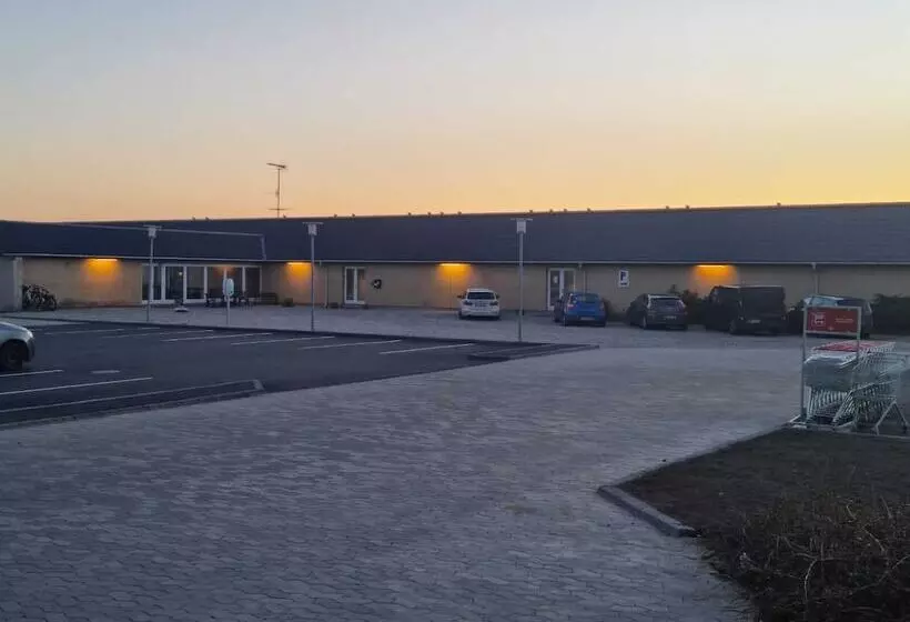 ペンション Skuldelev Kro