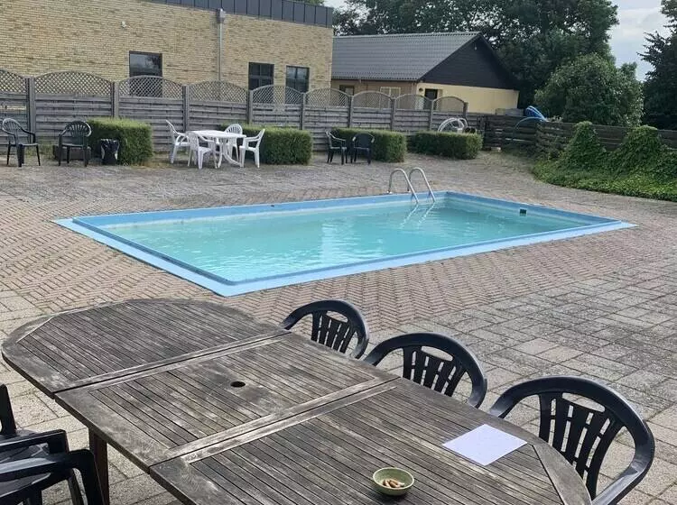 ペンション Skuldelev Kro