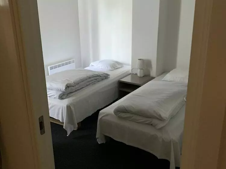 ペンション Skuldelev Kro