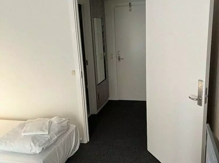 ペンション Skuldelev Kro