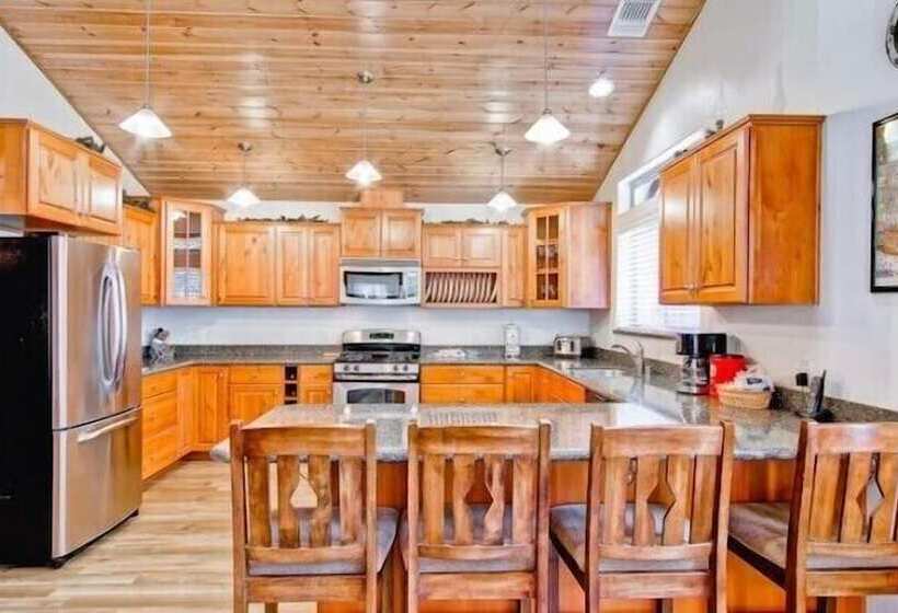 Scenic Wonders Bear Den 5 Bedrooms