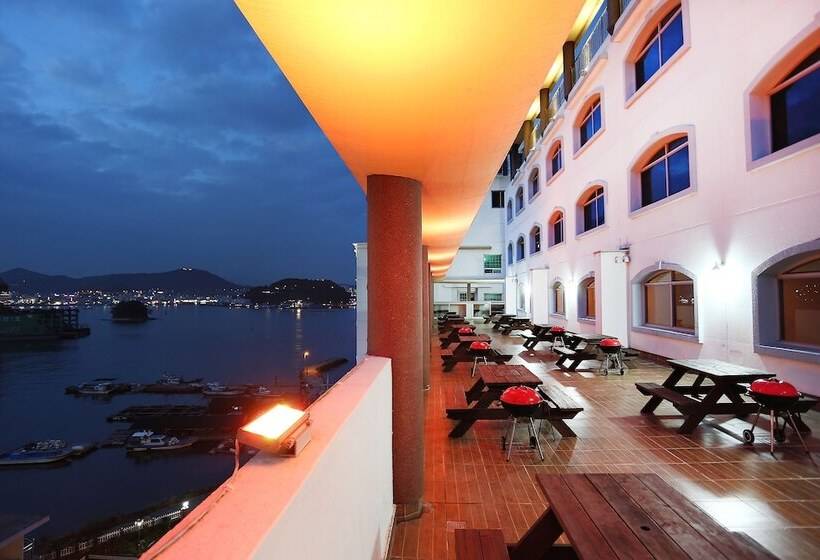 Bay Condo Hotel Tongyeong