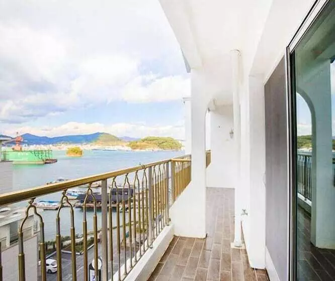 Bay Condo Hotel Tongyeong