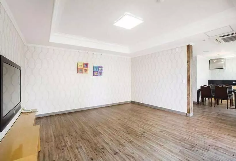 Bay Condo Hotel Tongyeong