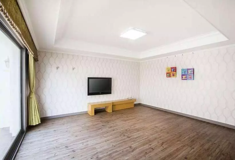 Bay Condo Hotel Tongyeong