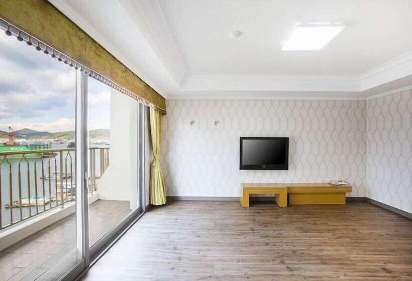 Bay Condo Hotel Tongyeong
