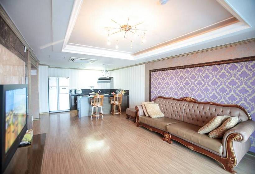 Bay Condo Hotel Tongyeong