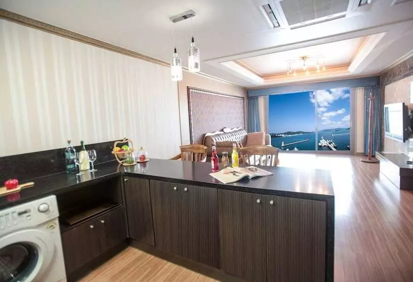 Bay Condo Hotel Tongyeong