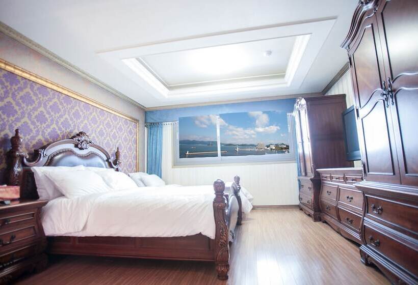 Bay Condo Hotel Tongyeong