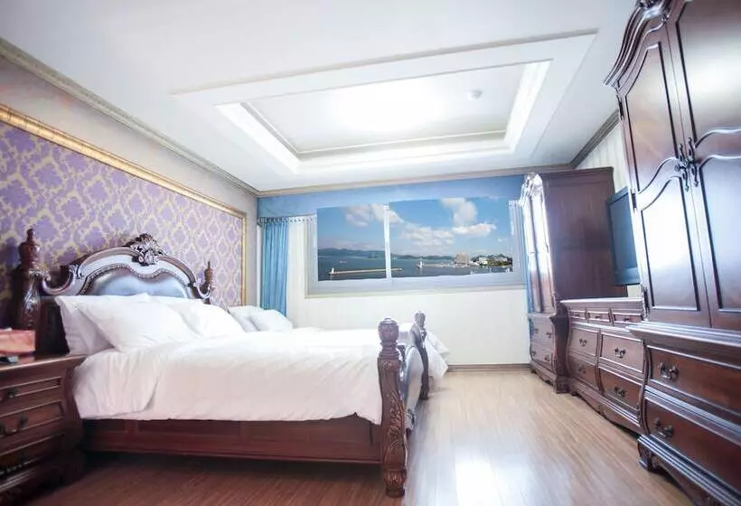 Bay Condo Hotel Tongyeong