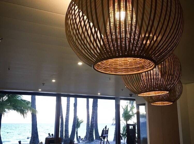 ホテル 357 Boracay Resort