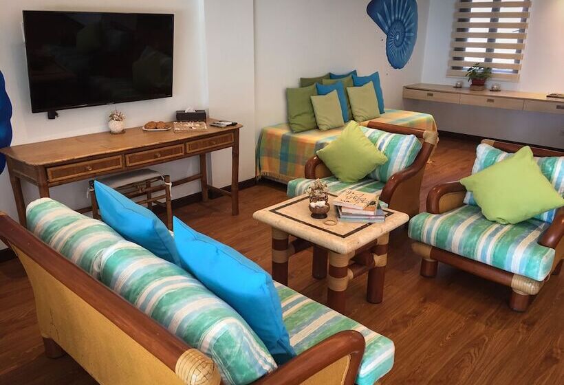 ホテル 357 Boracay Resort