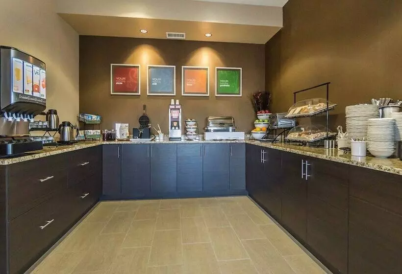 호텔 Comfort Inn & Suites Edmonton International Airport