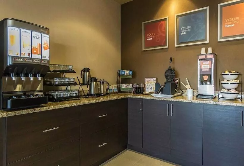 호텔 Comfort Inn & Suites Edmonton International Airport