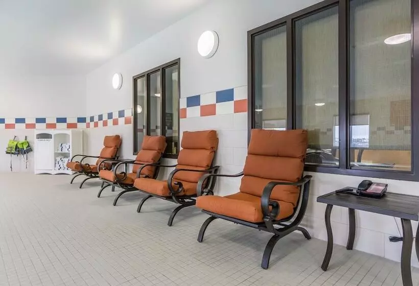 호텔 Comfort Inn & Suites Edmonton International Airport