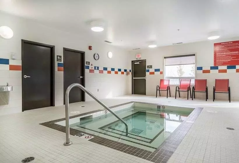 호텔 Comfort Inn & Suites Edmonton International Airport