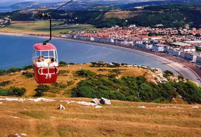 Hotel Four Saints Brig Y Don