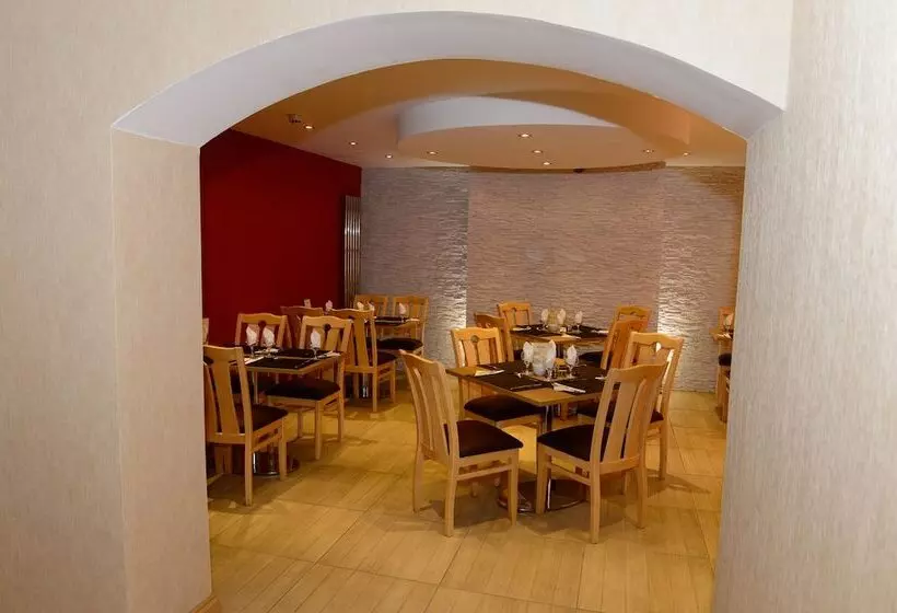 Hotel Four Saints Brig Y Don