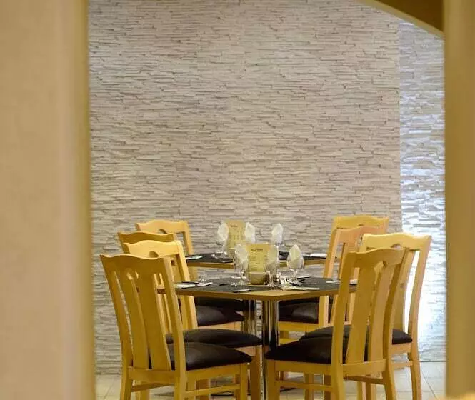 Hotel Four Saints Brig Y Don