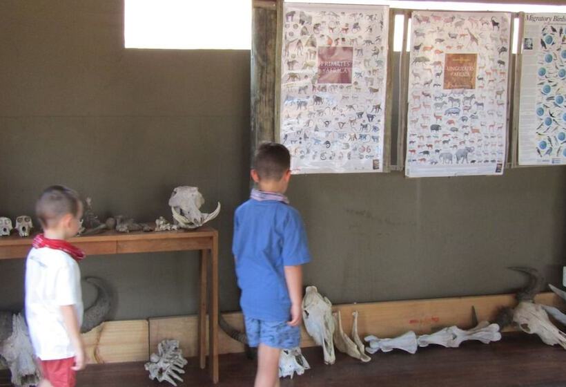 בית מלון כפרי Honeyguide Ranger Camp