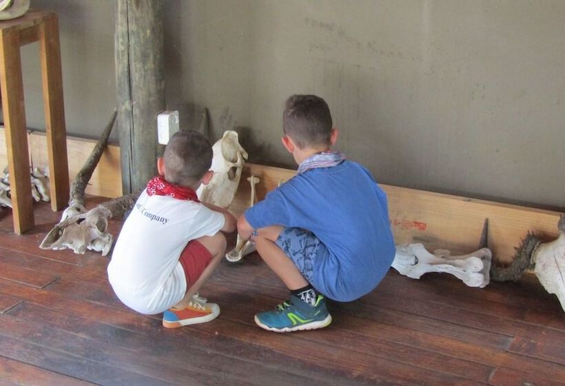 בית מלון כפרי Honeyguide Ranger Camp