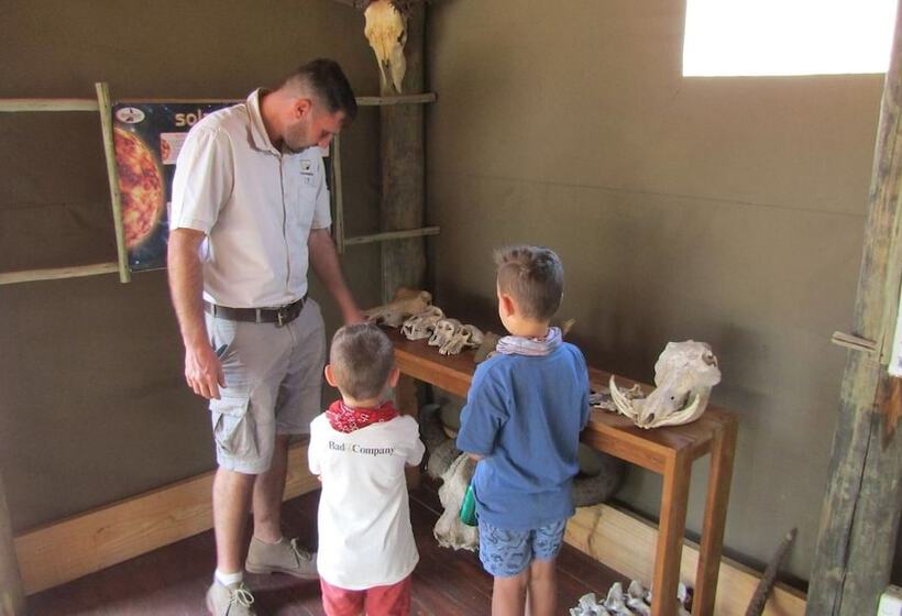 בית מלון כפרי Honeyguide Ranger Camp