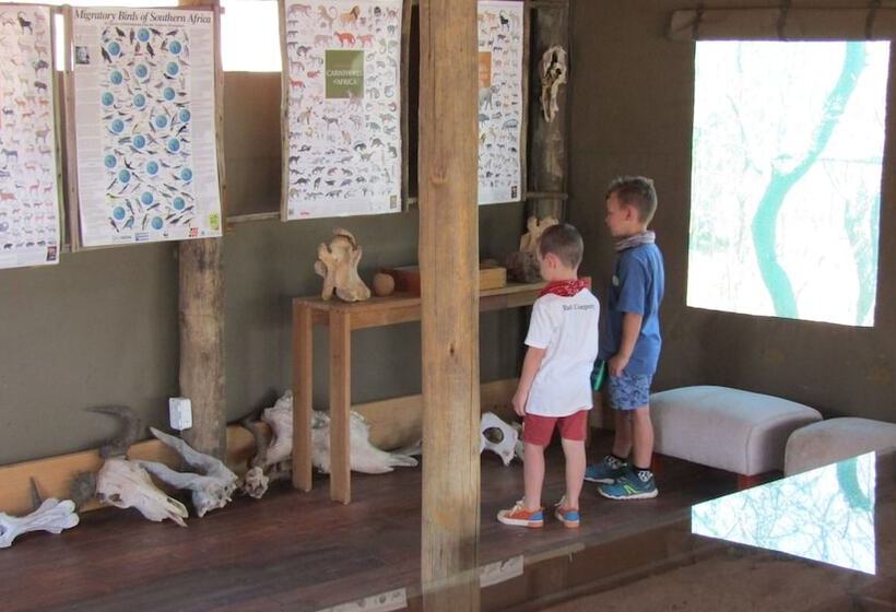 בית מלון כפרי Honeyguide Ranger Camp