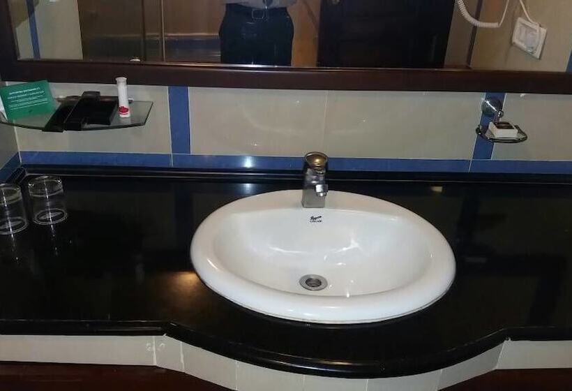 בית מלון כפרי Kanoos Residency