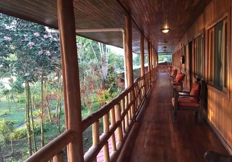 Hotel Miss Junies Lodge