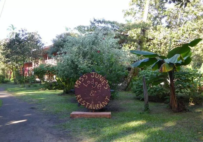 Hotel Miss Junies Lodge