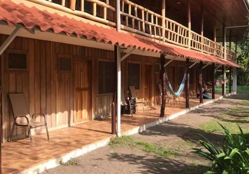 Hotel Miss Junies Lodge