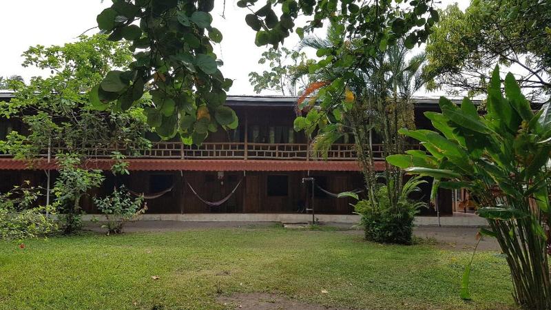 هتل Miss Junies Lodge