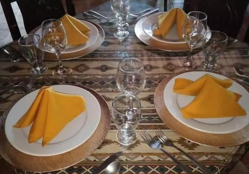 Hotel Miss Junies Lodge