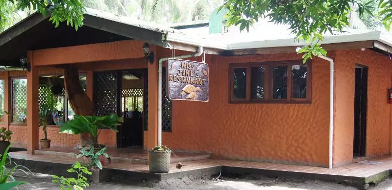 Hotel Miss Junies Lodge