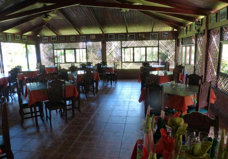 هتل Miss Junies Lodge