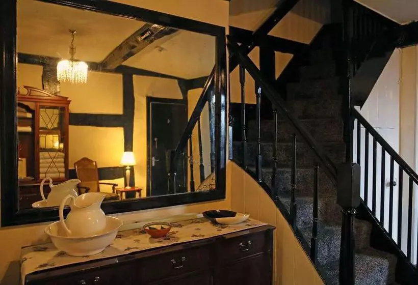 בית מלון כפרי Royal Oak