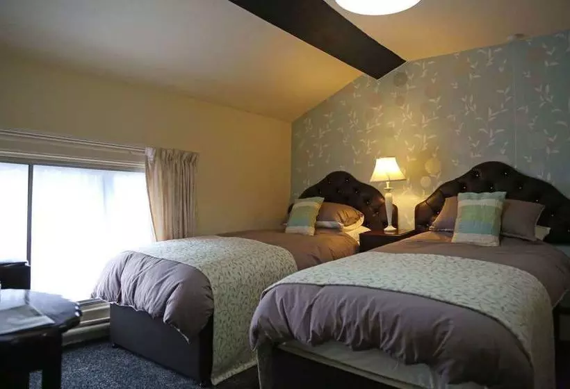 בית מלון כפרי Royal Oak