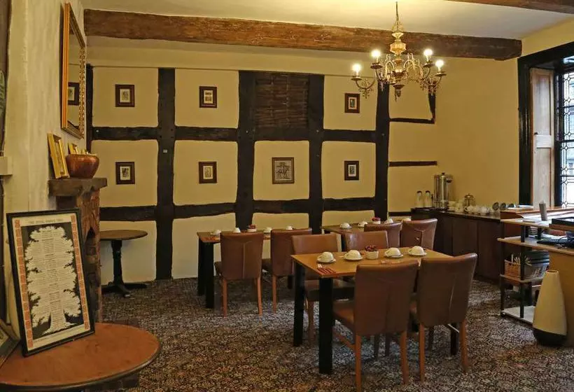 בית מלון כפרי Royal Oak