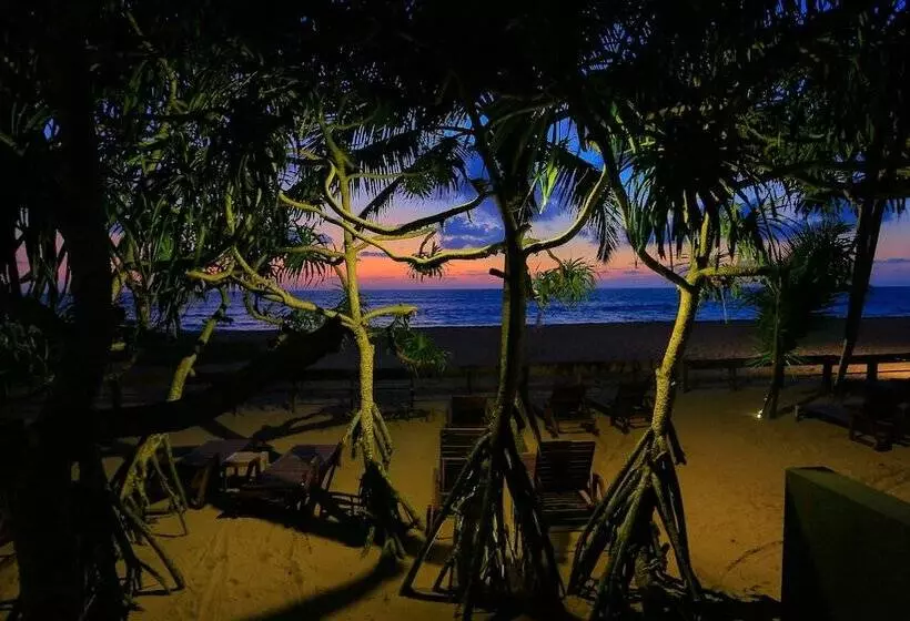 Pandanus Beach Resort & Spa