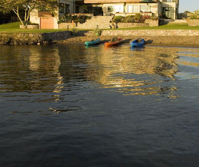 펜션 Nicara Lakeside Lodge