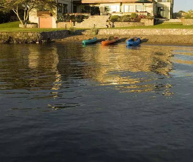 펜션 Nicara Lakeside Lodge