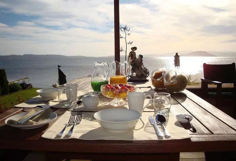 펜션 Nicara Lakeside Lodge