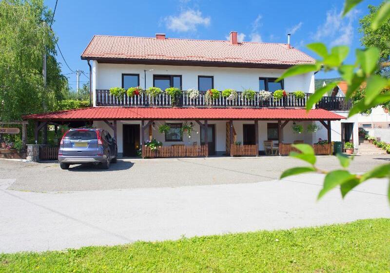 בית מלון כפרי Apartments Lake Plitvice